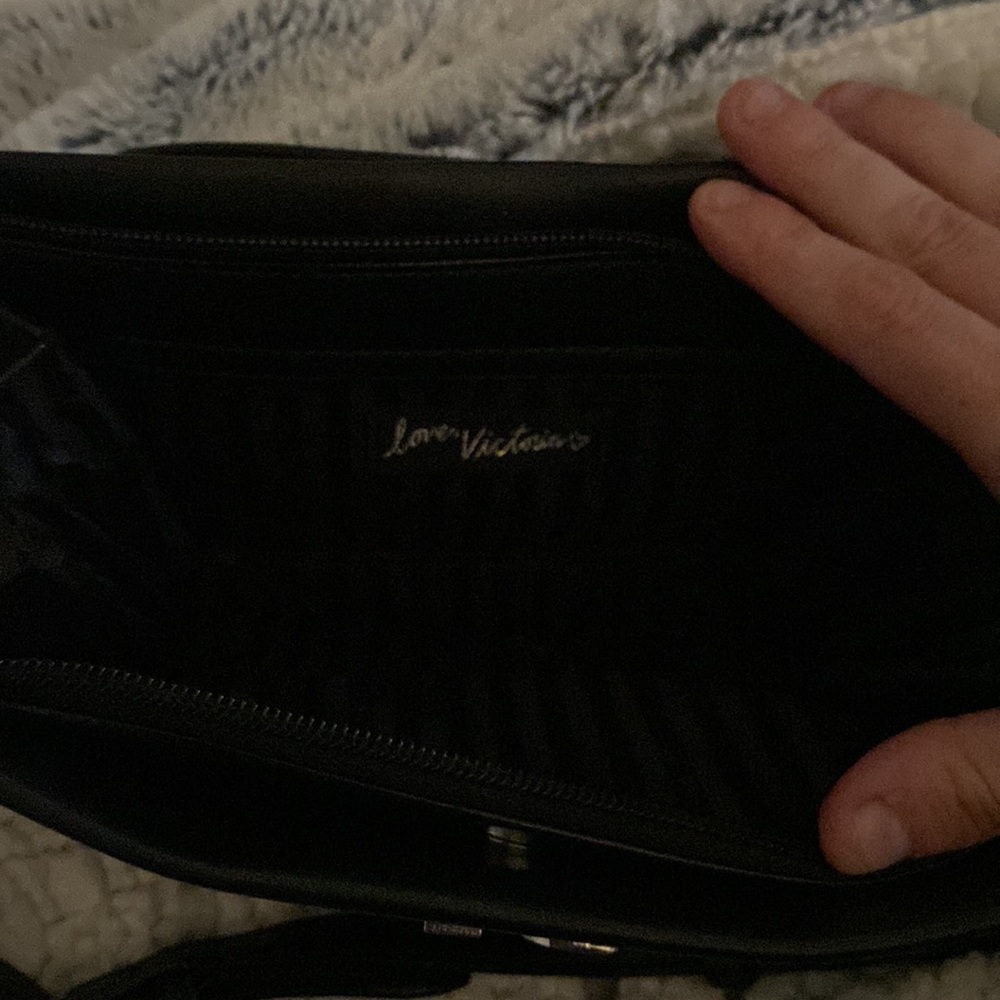 Victoria Secret Purse Sold out . - Picture 4 of 6